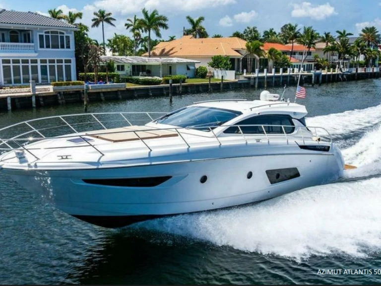 Hire Motorboat Azimut with a boat licence