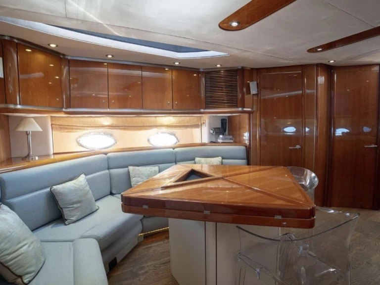 Luxury Yacht to hire Saint-Tropez at the best price