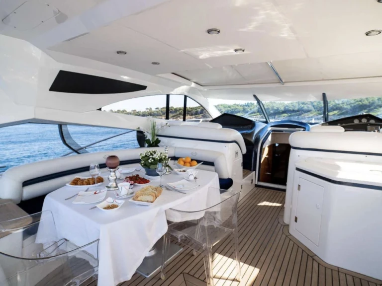 Hire Luxury Yacht Sunseeker with a boat licence