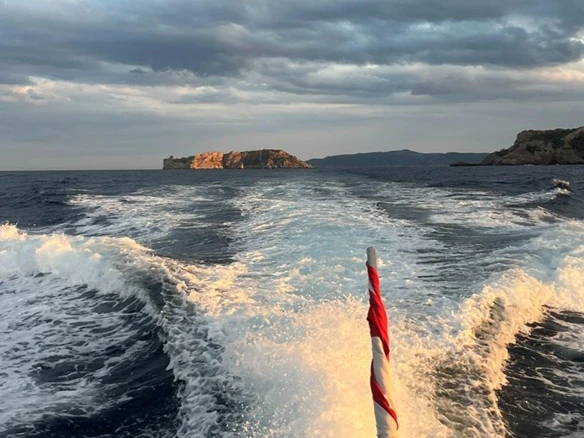 Yacht charter Antibes - Sunseeker Predator 57 on SamBoat