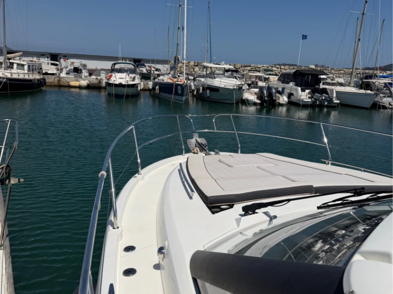 Motorboat to hire Port Cogolin at the best price