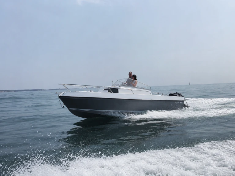 Yacht hire Gastes cheap S570
