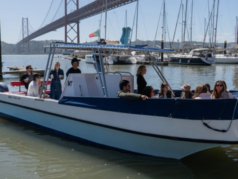 Motorboat to hire Lisbon at the best price