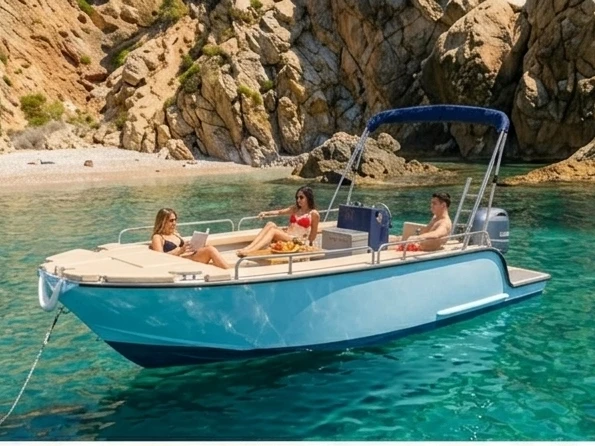 Hire a Moggaro Open 6'50 Real Club Nautico Denia