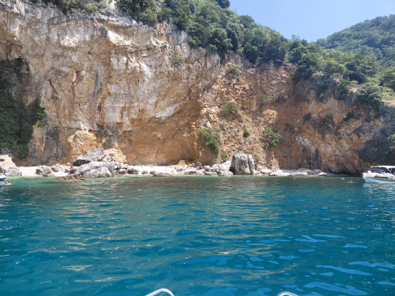 Motorboat to hire Opatija at the best price
