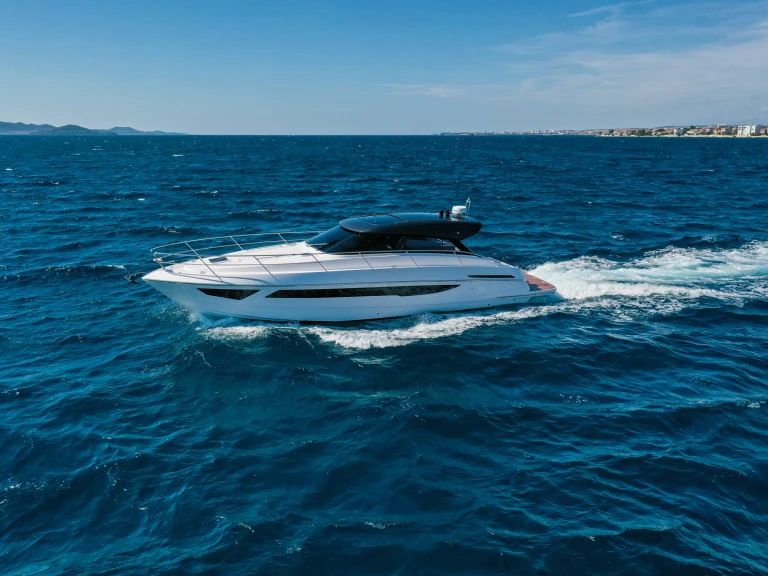 Hire a Focus Power 44 Saint-Tropez
