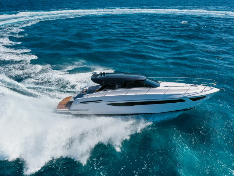 Charter a Focus Power 44 in Saint-Tropez on Samboat