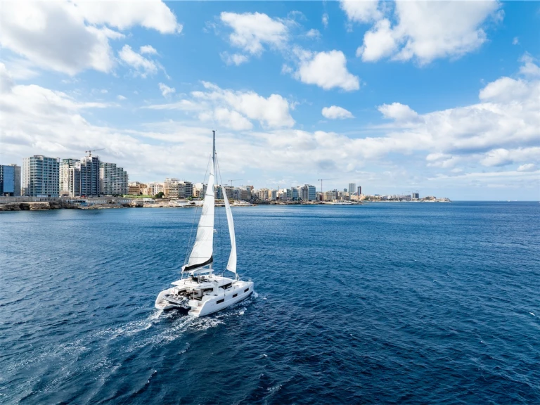 Hire Catamaran Lagoon with a boat licence