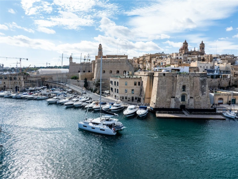 Catamaran to hire Il-Gżira at the best price