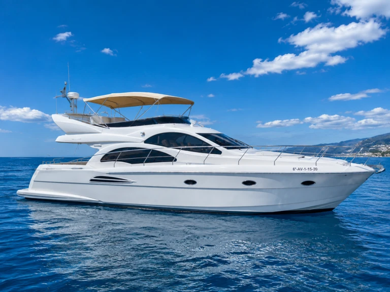 Yacht hire Puerto Banús cheap Astondoa 44 Fly