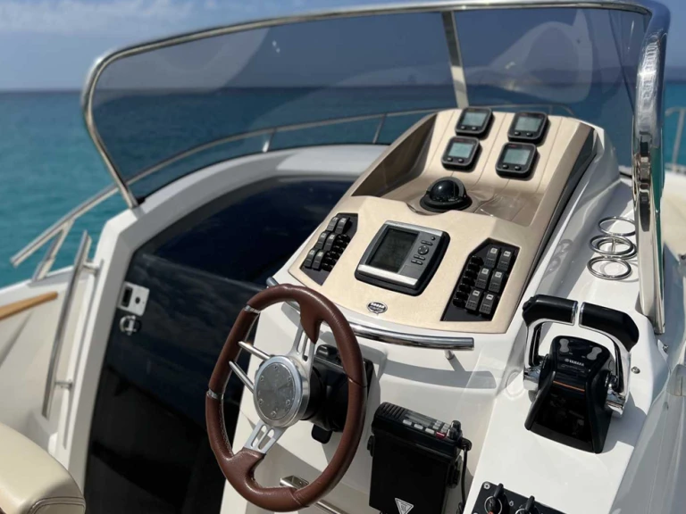 Motorboat to hire Ibiza Town at the best price