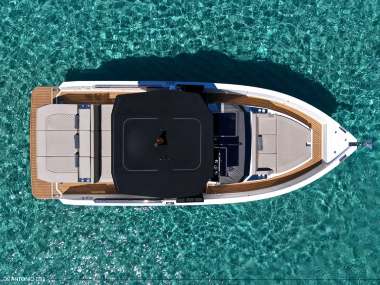 Hire Motorboat De Antonio with a boat licence