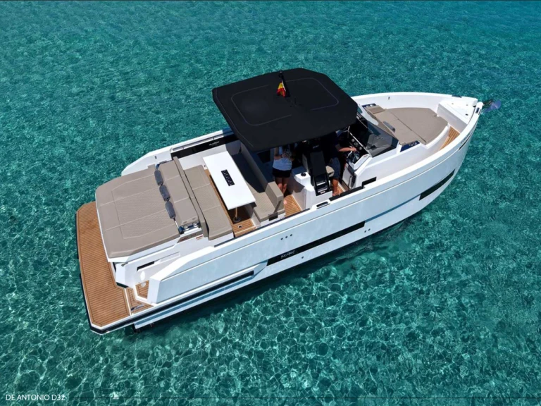 Yacht charter Ibiza Town - De Antonio D32 on SamBoat