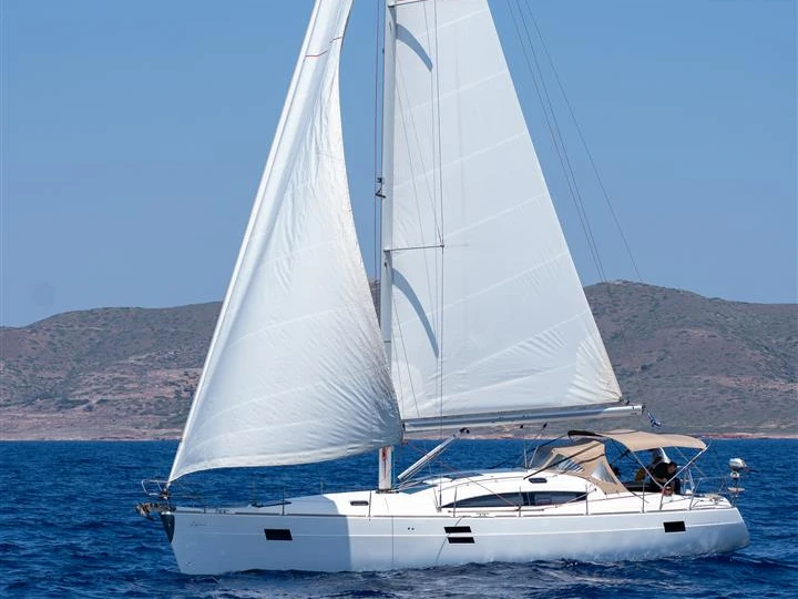 Sailboat to hire Chersonisos at the best price