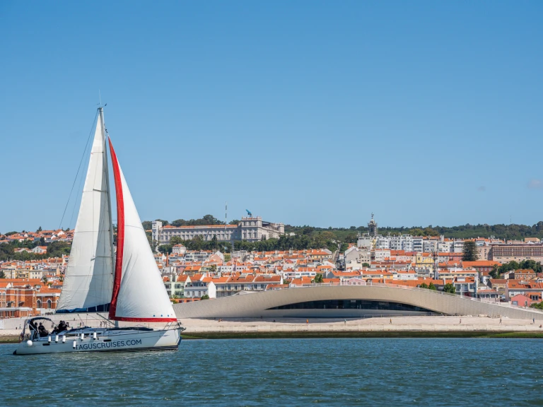 Yacht hire Lisbon cheap Sun Odyssey 42.1