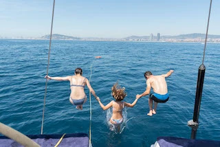 Yacht hire Barcelona cheap Bavaria 49