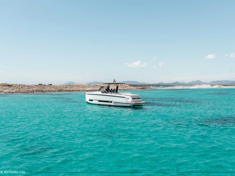 Motorboat hire in Ibiza Town - De Antonio d36
