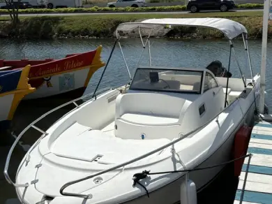 Charter a Bénéteau Ombrine 630 in Sète on Samboat