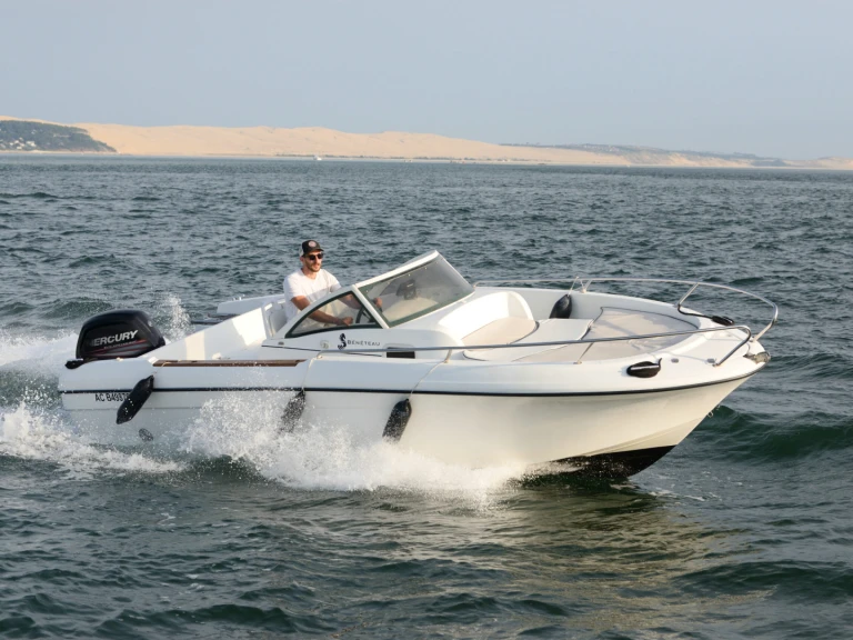 Hire Motorboat with or without skipper Bénéteau Sète