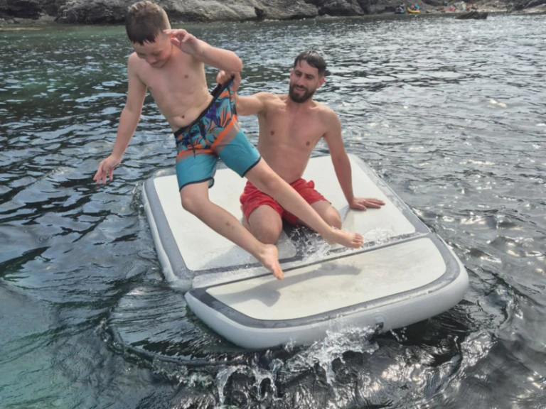 Hire Motorboat Fun Yak with a boat licence