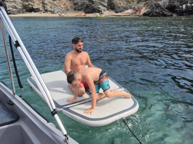 Charter a Fun Yak SECU 15 in Six-Fours-les-Plages on Samboat