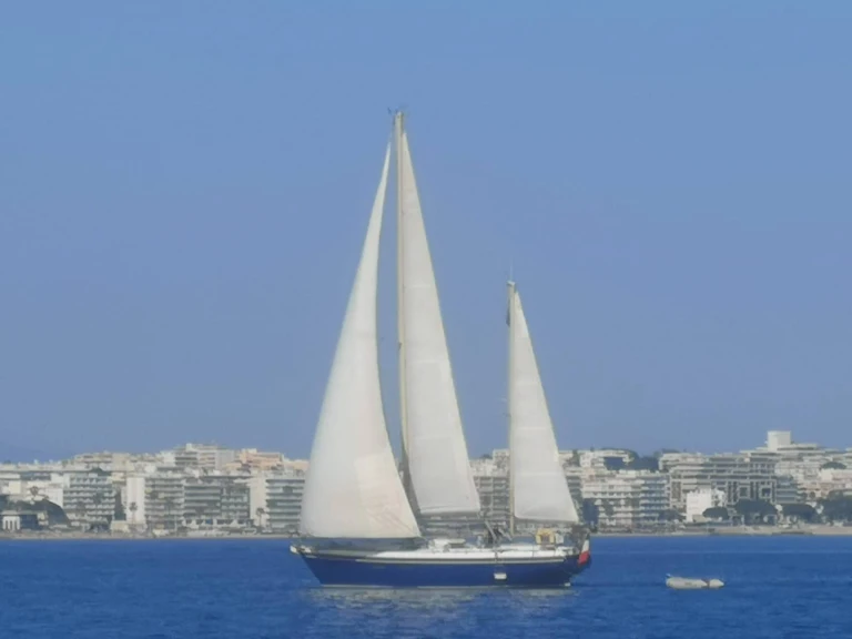 Charter a Dufour Sortilege 41 in Marseille on Samboat