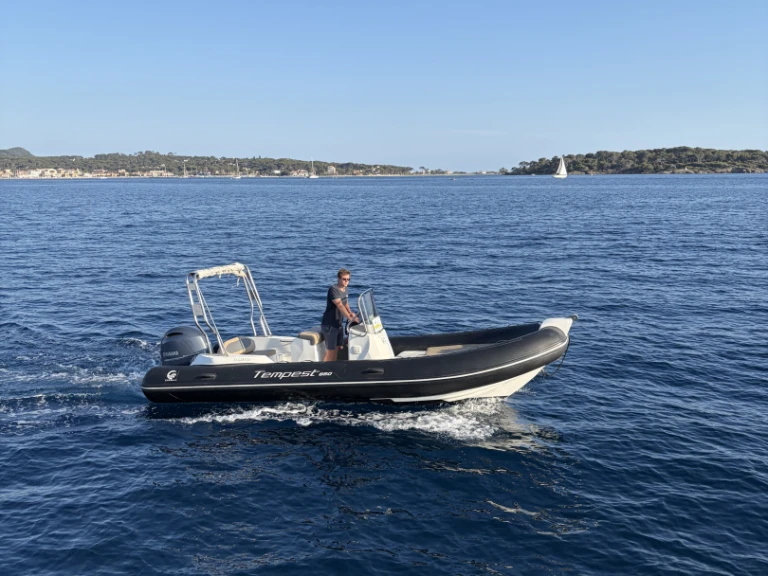 Hire RIB Capelli with a boat licence