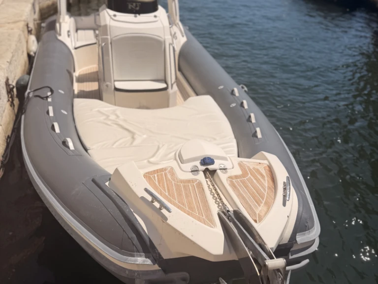Hire Motorboat Nuova Jolly with a boat licence