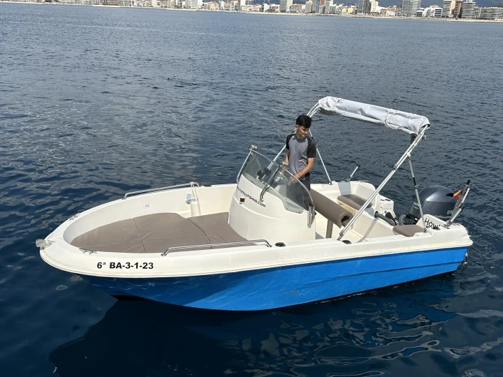 Hire Motorboat Jeanneau with a boat licence