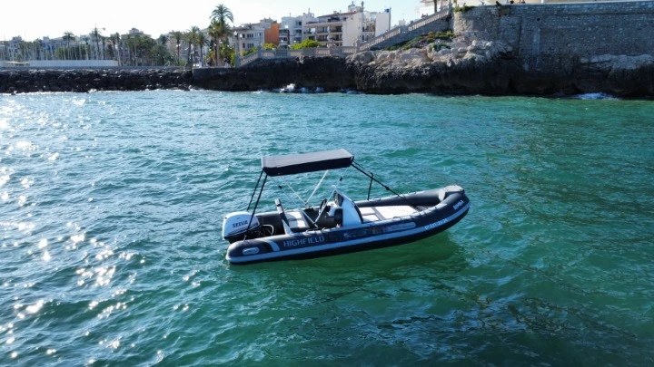 Charter a Highfield CL460 in Sitges on Samboat