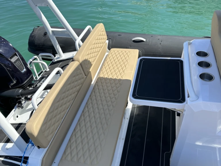 Yacht charter Sitges - Highfield Highfield Sport 700 on SamBoat