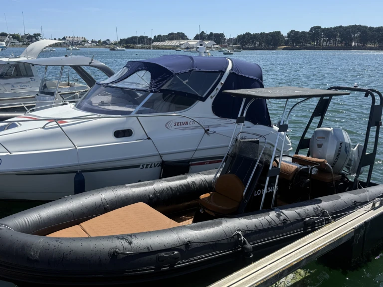 Zeppelin Zeppelin Command 22 VPRO charter bareboat or skippered in  Lorient