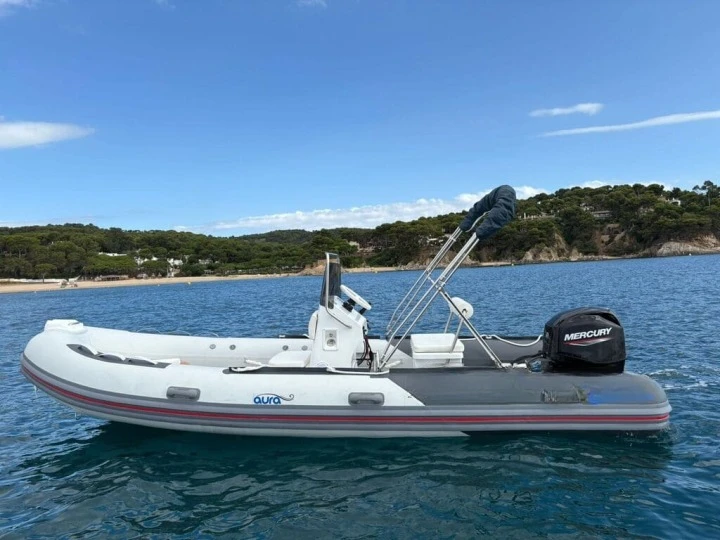 Hire Motorboat Silver with a boat licence