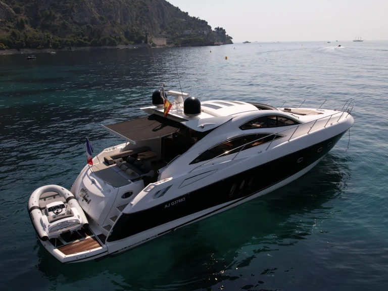 Yacht charter Beaulieu-sur-Mer - Sunseeker Predator 62 on SamBoat