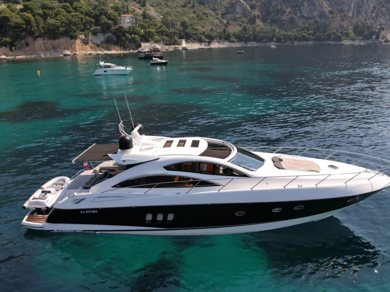 Yacht hire Beaulieu-sur-Mer cheap Predator 62