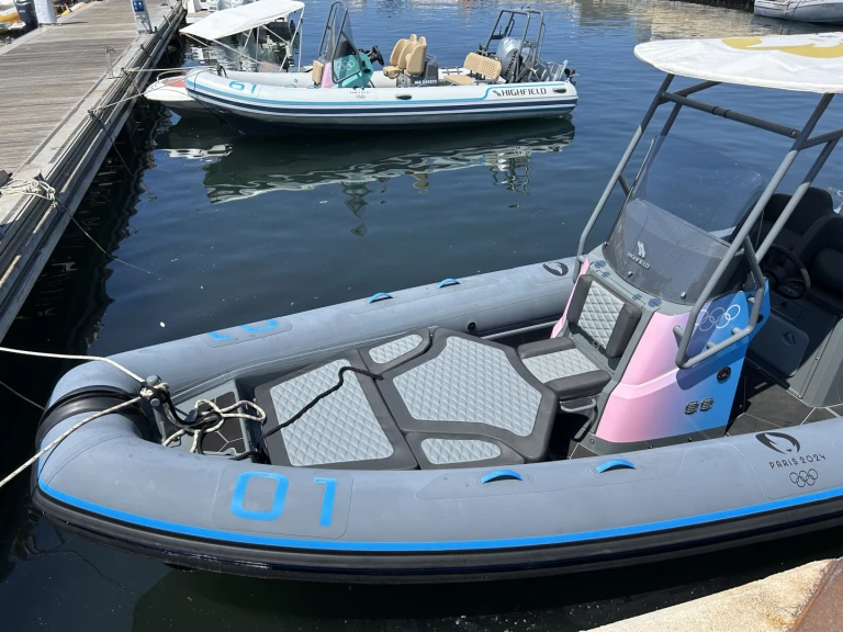 Hire RIB Highfield with a boat licence