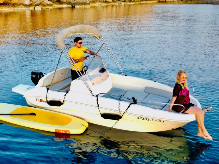 Hire Motorboat Remus with a boat licence