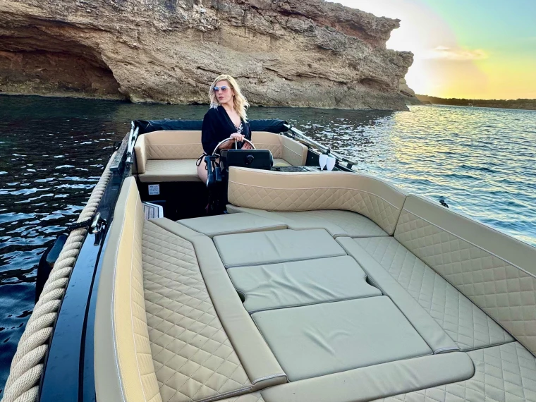 Hire a Silent Yachts 525 Sant Antoni de Portmany