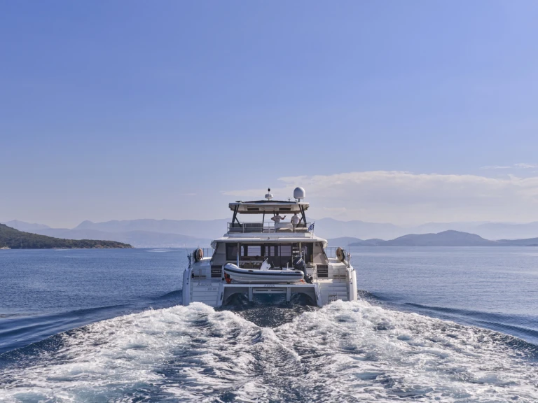 Yacht charter Gouvia - Fountaine Pajot Fountaine Pajot Power Alegria 67 (5 cab) on SamBoat