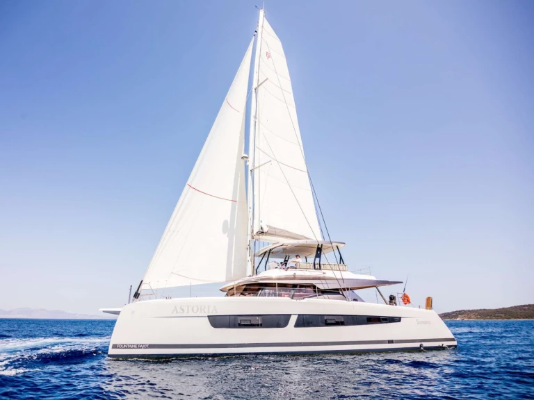 Catamaran to hire Piraeus at the best price