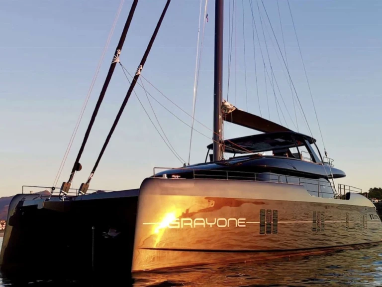 Catamaran to hire Néa Péramos at the best price