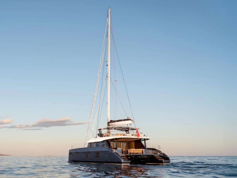 Yacht hire Alimos cheap Sunreef 60