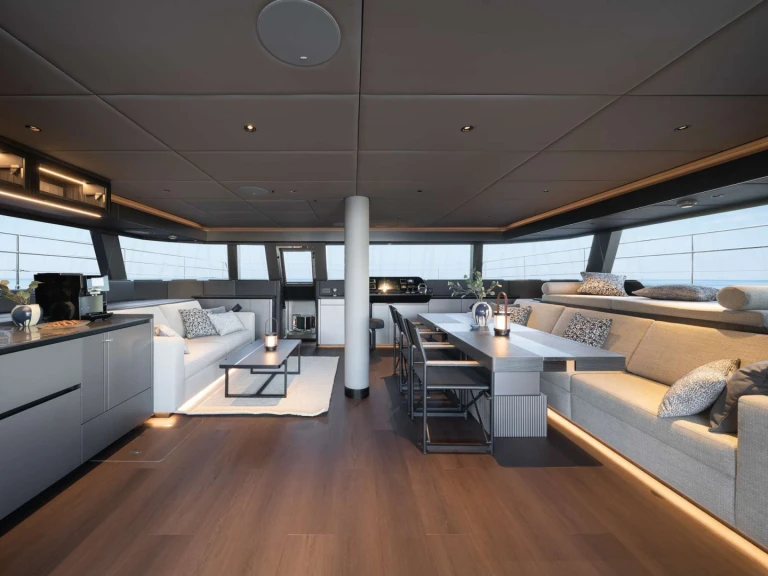 Charter a Sunreef Sunreef 60 in Alimos on Samboat