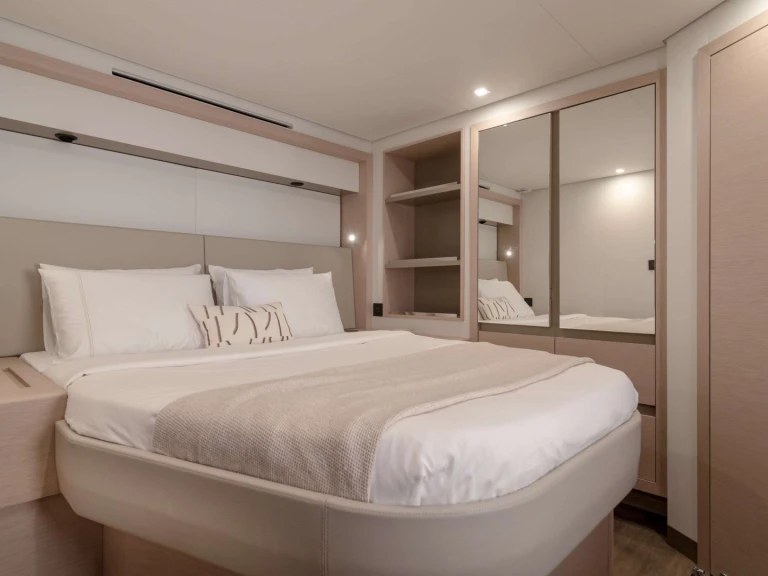 Fountaine Pajot Fountaine Pajot Power 80 (6 cab) charter bareboat or skippered in  Alimos