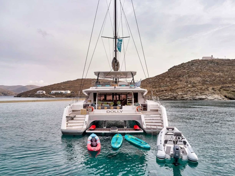 Charter a Fountaine Pajot Fountaine Pajot Alegria 67 (5 cab) in Néa Péramos on Samboat