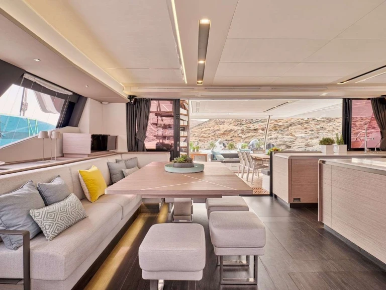 Hire Catamaran Fountaine Pajot with a boat licence
