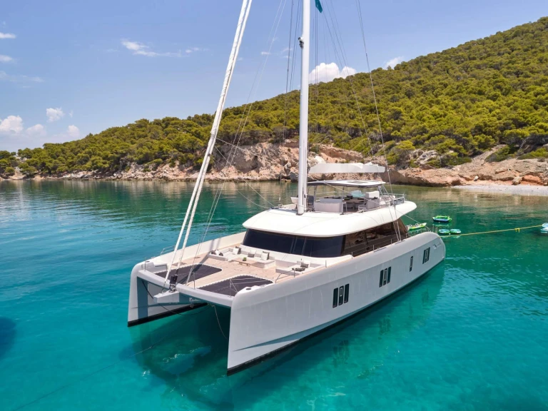 Charter a Sunreef Sunreef 80 (4 cab) in Kallithea on Samboat