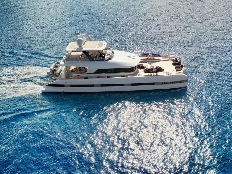 Hire Luxury Yacht Lagoon with a boat licence
