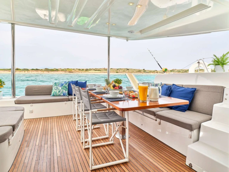 Charter a Lagoon Lagoon 50 in Alimos on Samboat