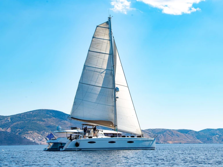 Hire Catamaran Fountaine Pajot with a boat licence
